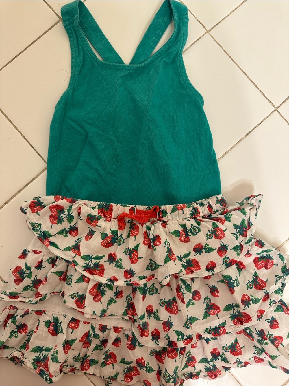 Mini boden Strawberry Ruffle Skirt Set(4t)
